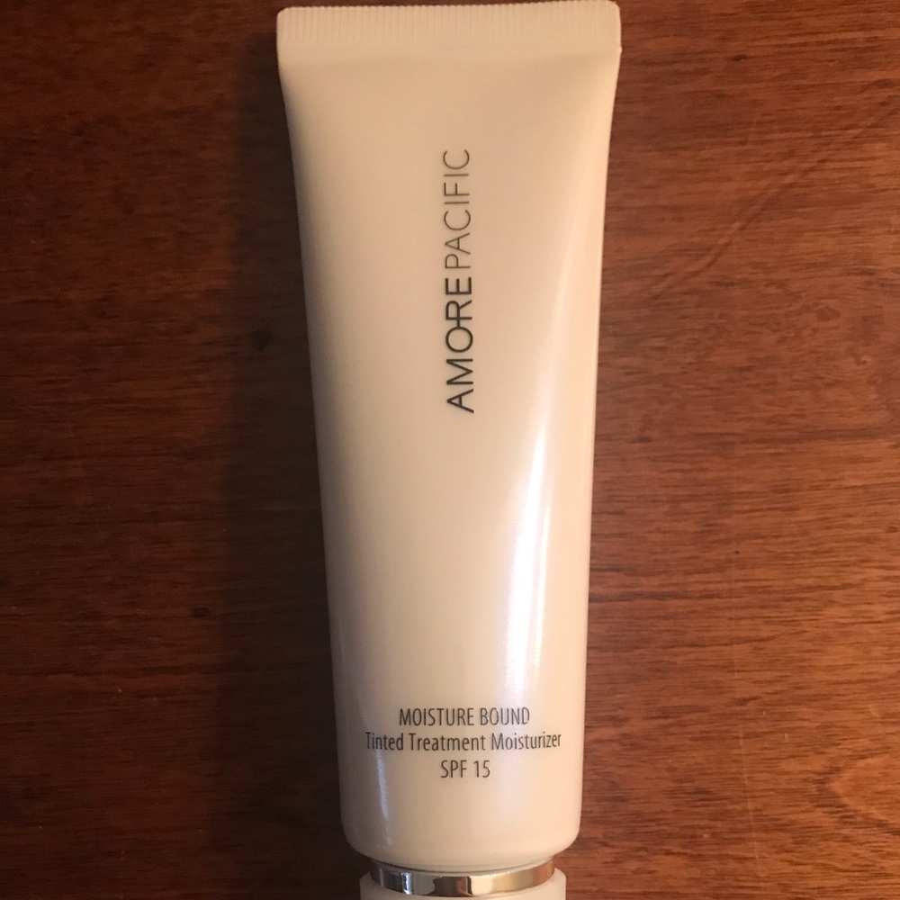 Amore Pacific Tinted Moisturizer #204